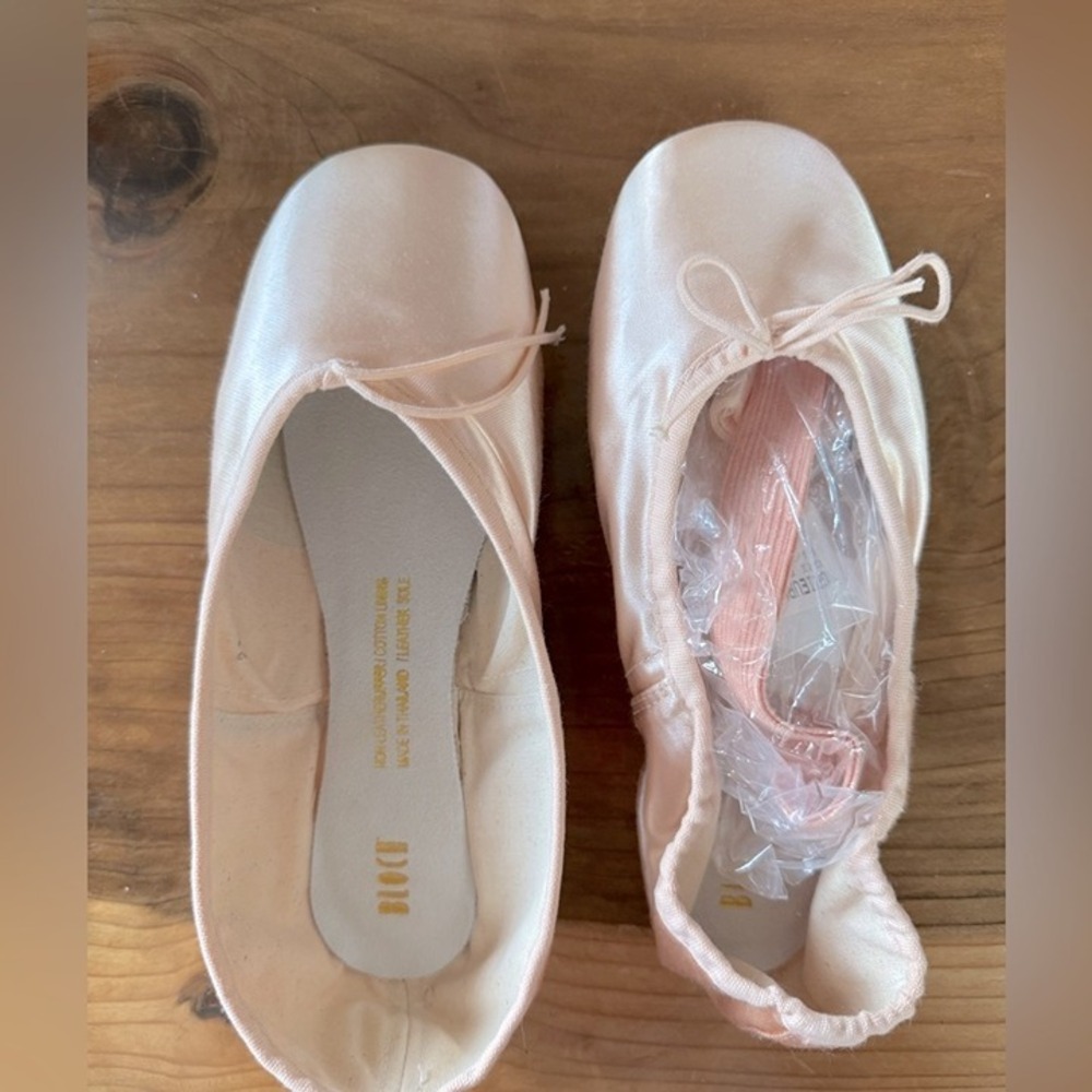 NWT Bloch Aspiration with rubans and elastics Women's Ballet Flats - Pink Size 8 - Picture 2 of 12